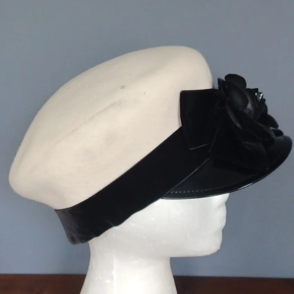 Eric Javits Cream Wool Beret with Black Velvet Flower Trim - Picture 3 of 15